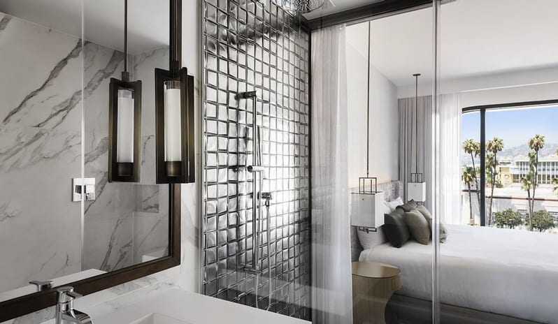 Dream Hollywood - 1 King Bed Silver Detail